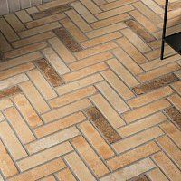 укладка керамогранита на пол в комнате